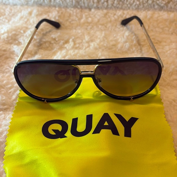 Quay sunglasses  - High Key Twist black frame - Picture 1 of 4